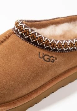 Ugg TasmanPantofoleChestnut Uomo Pantofole UG112I00L-B11 -Pier One Italia 2025 c79e16aa1430443686a0e914e449990a