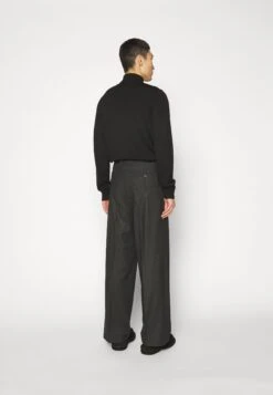 Filippa K Wide TrousersPantaloniAnthracite Uomo Pantaloni F1422E02T-C11 -Pier One Italia 2025 d10a1b6e2bdf4664a6f611f4a66932b9