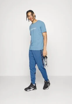 PantPantaloni SportiviCopen Blue Uomo Pantaloni Sportivi E Joggers CKA42E027-K11 -Pier One Italia 2025 d4daff32647a4c17aafd2b7c143879fa