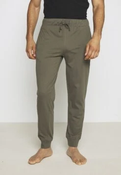 Pier One 2 PackPantaloni Del PigiamaBlack/Khaki Uomo Per La Notte PI982L00I-Q11 -Pier One Italia 2025 d619cdaf926b4a98a9d0c5d593aebea2