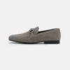 Pier One Mocassini ElegantiGrey Uomo Scarpe Eleganti PI912C0A1-C11 2 Pier One Mocassini ElegantiGrey Uomo Scarpe Eleganti PI912C0A1-C11 -Pier One Italia 2025 d8f81c247f774d3197da6fb9394e3eac