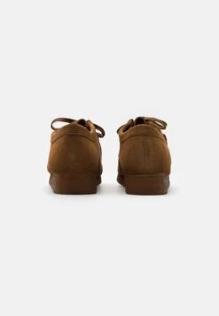 Clarks Originals WallabeeStringate SportiveCola Uomo Scarpe Con I Lacci CL612M021-O11 -Pier One Italia 2025 d90cc30dd7ee47698bc8df6cf7a9d532