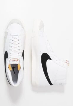 Nike Sportswear Blazer Mid '77 Vntg - Sneakers Alte - White/Black 15 Nike Sportswear Blazer Mid '77 Vntg - Sneakers Alte - White/Black -Pier One Italia 2025 db67024af67644898e485f7fcd9b4eba