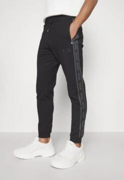 BALR Q-Tape Slim ClassicPantaloni SportiviBlack Uomo Pantaloni Sportivi E Joggers B2X22E007-Q11 -Pier One Italia 2025 dd1fb81685f64c92bde5814c99ca1b62