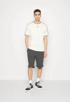 Fila Corbie BaggyPantaloni SportiviPhantom Uomo Pantaloni Sportivi E Joggers 1FI22F01U-Q11 -Pier One Italia 2025 e97b4fae08ac40f3bfac481c4ce1a646