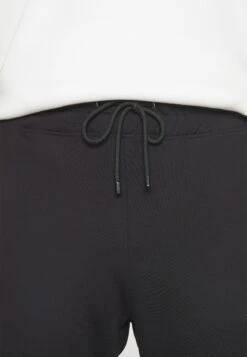 BALR Q-Tape Slim ClassicPantaloni SportiviBlack Uomo Pantaloni Sportivi E Joggers B2X22E007-Q11 -Pier One Italia 2025 ebabfdde8546488c9f3b1be64afc94d8