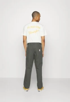 Wrangler Casey PantsPantaloniDarkest Spruce​ Uomo Pantaloni WR122E03B-M11 -Pier One Italia 2025 ef6bee8077844f9abcf95d48bb50c676