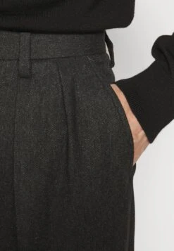 Filippa K Wide TrousersPantaloniAnthracite Uomo Pantaloni F1422E02T-C11 -Pier One Italia 2025 f74ba980d6794f5f8753553dca8d0a22