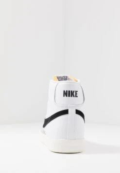 Nike Sportswear Blazer Mid '77 Vntg - Sneakers Alte - White/Black 17 Nike Sportswear Blazer Mid '77 Vntg - Sneakers Alte - White/Black -Pier One Italia 2025 f75a215d89d041498b371392f090c258